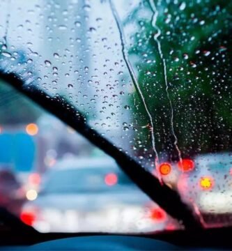 5 modelos de escobillas limpiaparabrisas fiables y duraderas para mejorar la visibilidad en días de lluvia