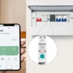 Móvil mostrando consumo eléctrico en tiempo real conectado a un interruptor inteligente WiFi instalado en el cuadro eléctrico del hogar.