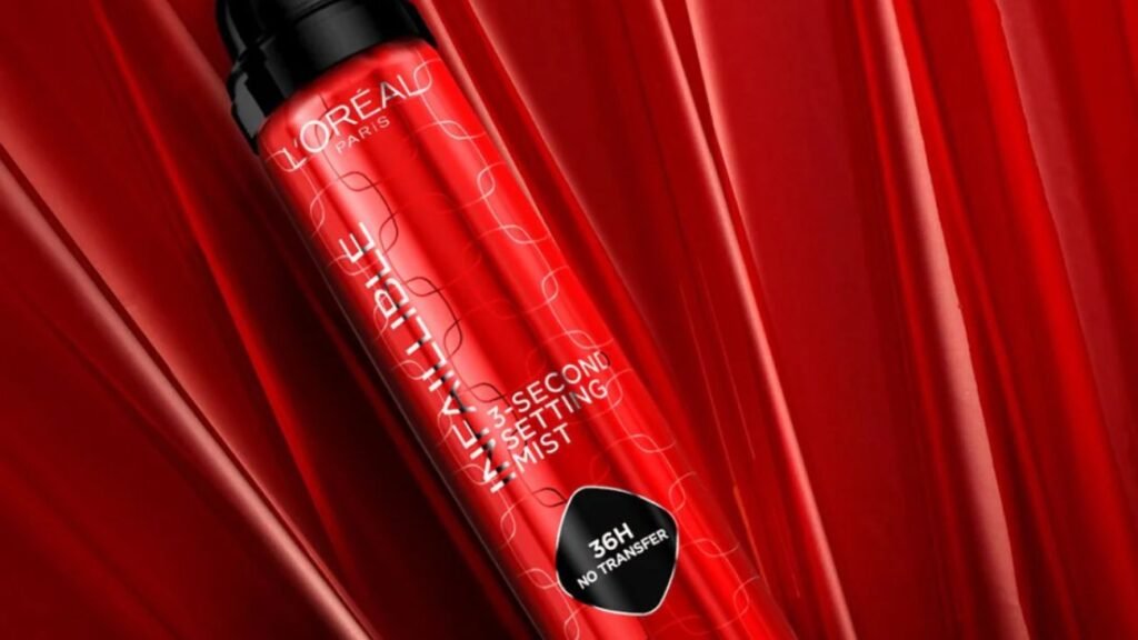 Spray fijador de maquillaje L’Oréal Infaillible mantiene maquillaje intacto en fiestas navideñas