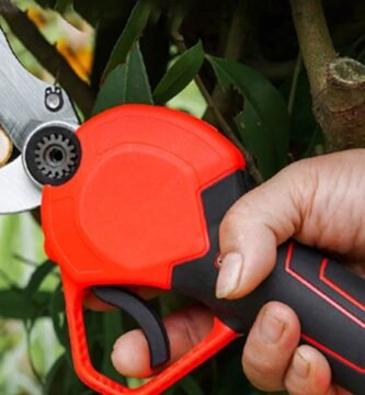 Tijeras de podar eléctricas ergonómicas para jardinería doméstica cortando ramas de hasta 40 mm