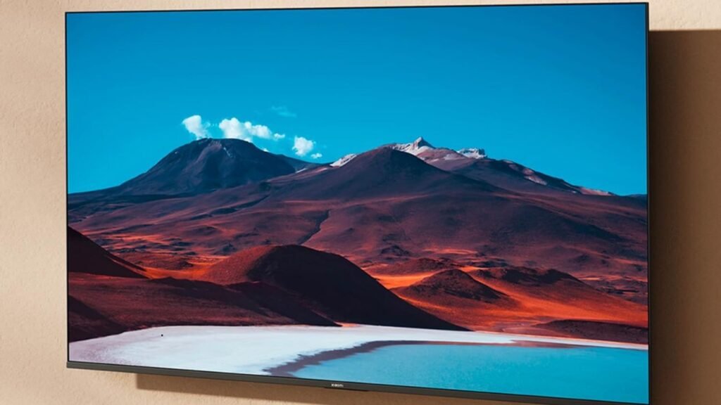 Smart TV Xiaomi QLED de 55 pulgadas colgada en la pared mostrando imagen en alta resolución