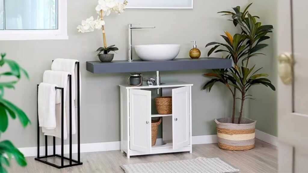 Armario de baño compacto de Amazon por menos de 50 euros para ganar espacio sin obras