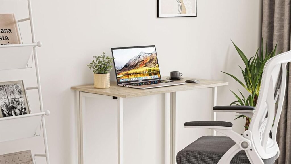 Escritorio plegable para estudiar y teletrabajar en casa con portátil en espacio reducido