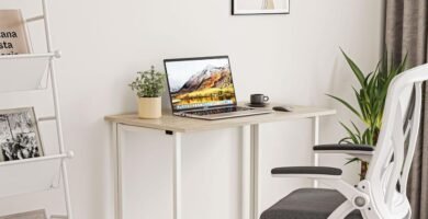 ¿Te falta espacio en casa? Este escritorio plegable es el favorito de estudiantes y teletrabajadores por su increíble precio 5 Escritorio plegable para estudiar y teletrabajar en casa con portátil en espacio reducido
