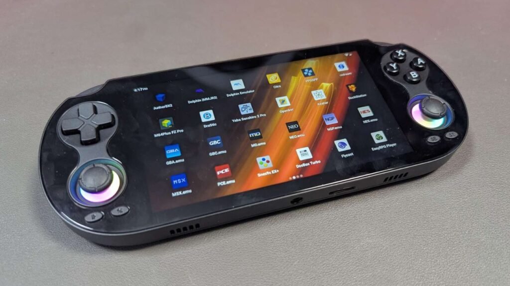 Anbernic RG Vita Pro, consola portatil retro con pantalla encendida y apps de emulación
