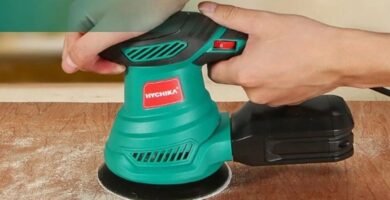 Lijadora orbital Hychika potente y barata lijando madera en proyecto de bricolaje
